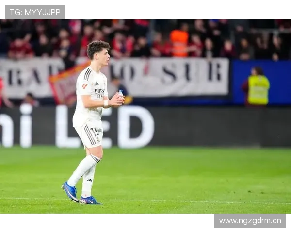 居莱尔更适合边锋还是中场：战术角色与位置适配性分析