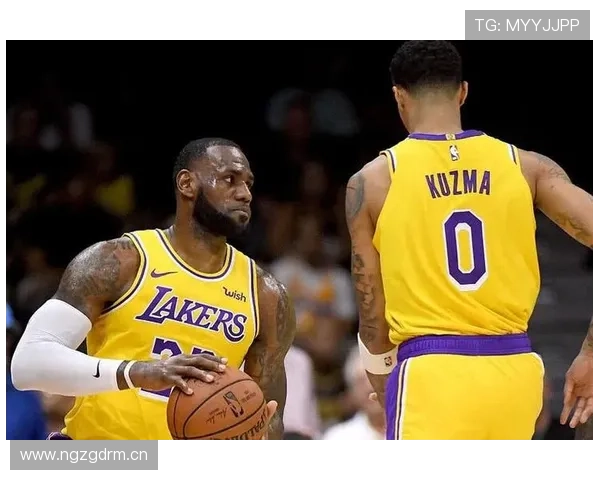 科比家里那个私人影院，大多数人沙发都没见过真模样吧